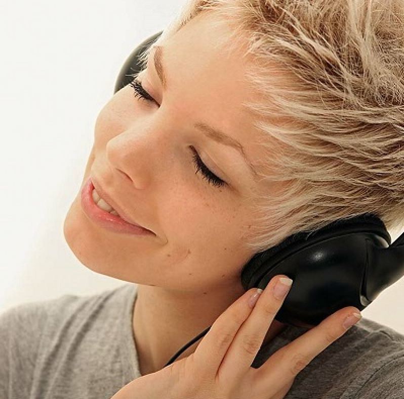 Close Up View Of A Smiling Woman Wearing The HeadCare Applicator For The Cellvital Homecare CV-HC PEMF Therapy System