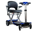 Vista frontal lateral derecha del scooter de movilidad plegable automático Enhance Mobility Transformer 2 en color azul