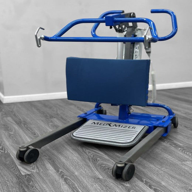 Front View Of The Med Mizer MedRiser Sit-to-Stand Lift In A Clinical Setting